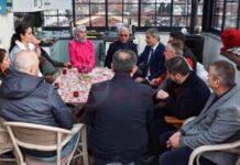 Başkan Alemdar’dan Esnafın Sosyal Medya Davetine Olumlu Yanıt bakan-alemdardan-esnafn-sosyal-medya-davetine-olumlu-yant