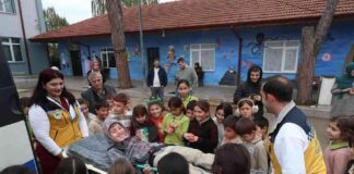 Büyükşehir Belediyesi Okula Nakil Ambulansıyla Gitti bykehir-belediyesi-okula-nakil-ambulansyla-gitti