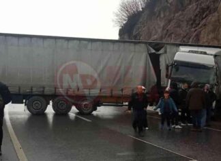 Tır Trafiğini Kilitleyen Makaslayan Olaylar – Ulaşım Haberleri tr-trafiini-kilitleyen-makaslayan-olaylar-ulam-haberleri
