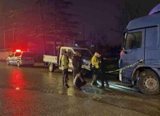 Sakarya’da Tır Tamiri Sırasında Kaza: Yaralanan Kişi sakaryada-tr-tamiri-srasnda-kaza-yaralanan-kii