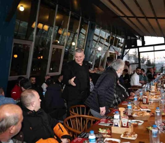 Başkan Çelik Berber Esnafı İle İftar Programında Buluştu bakan-elik-berber-esnaf-ile-iftar-programnda-bulutu