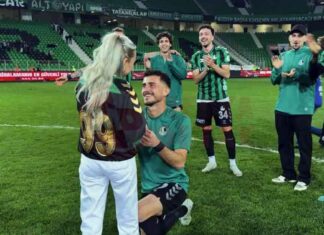 Maç Sonu Romantik Evlilik Teklifi ma-sonu-romantik-evlilik-teklifi