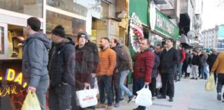 Pide Kuyruğunda Uzun Bekleyiş: İşte Sonuç! pide-kuyruunda-uzun-bekleyi-ite-sonu